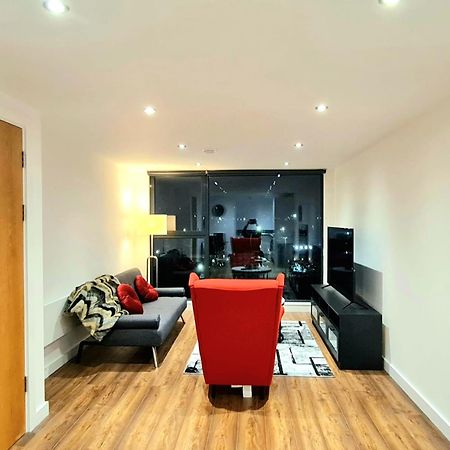 1-Bedroom Aprt In Salford- Freeparking- Sleeps3 Manchester Exterior foto