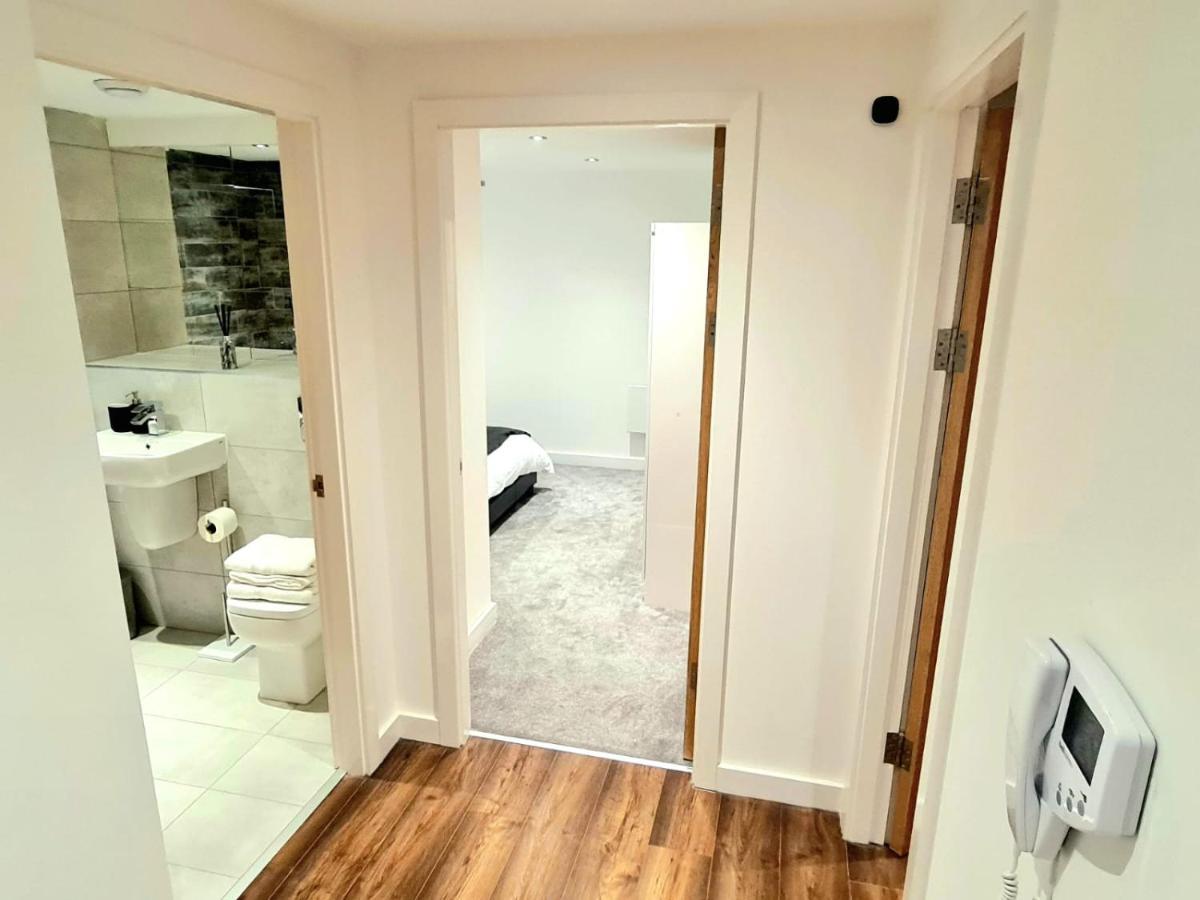 1-Bedroom Aprt In Salford- Freeparking- Sleeps3 Manchester Exterior foto